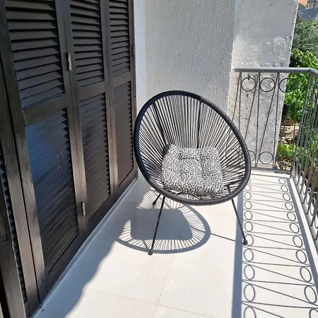 Apartman Paradiso Arx I *