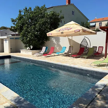 Apartman Paradiso Arx I *