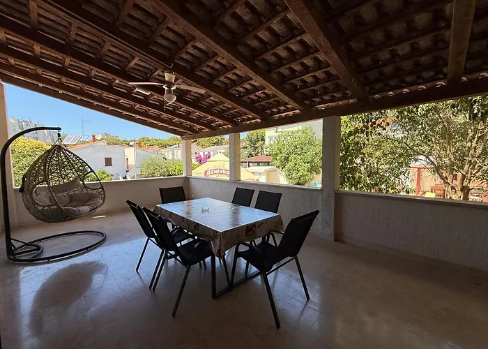 Apartment Paradiso Arx I *