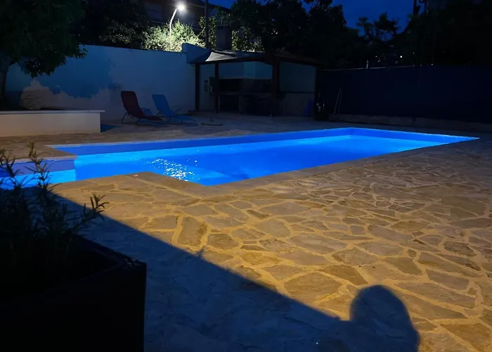 Paradiso Arx I Πούλα